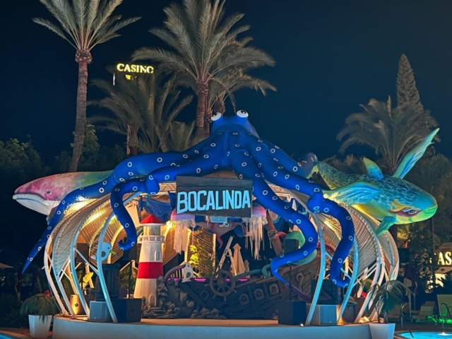 decoración pulpo y ballenas
